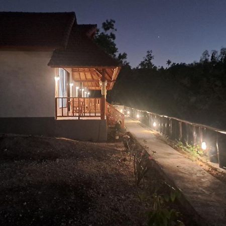 Vina Bungalow Toyapakeh 외부 사진