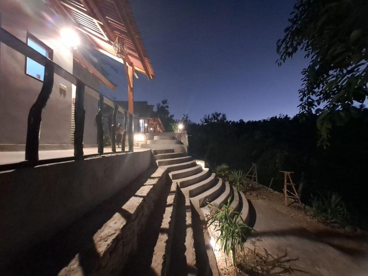Vina Bungalow Toyapakeh 외부 사진