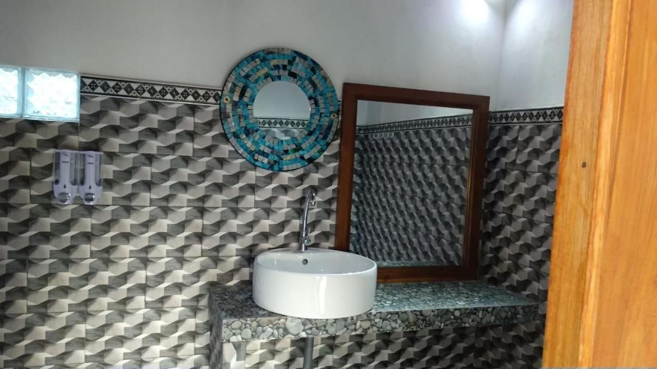 Vina Bungalow Toyapakeh 외부 사진